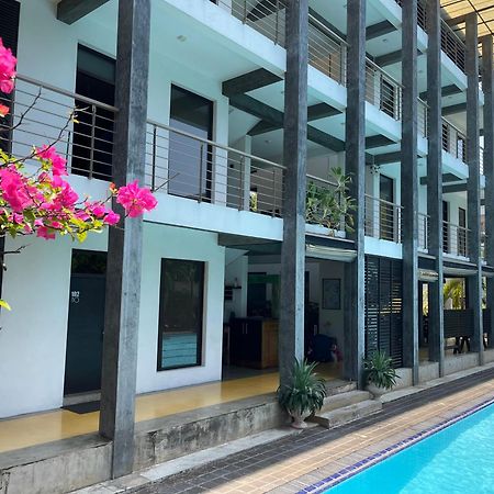 Olanro Negombo Hotel Buitenkant foto