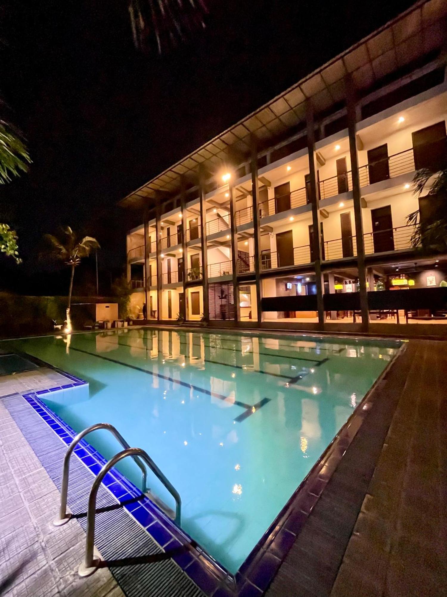 Olanro Negombo Hotel Buitenkant foto