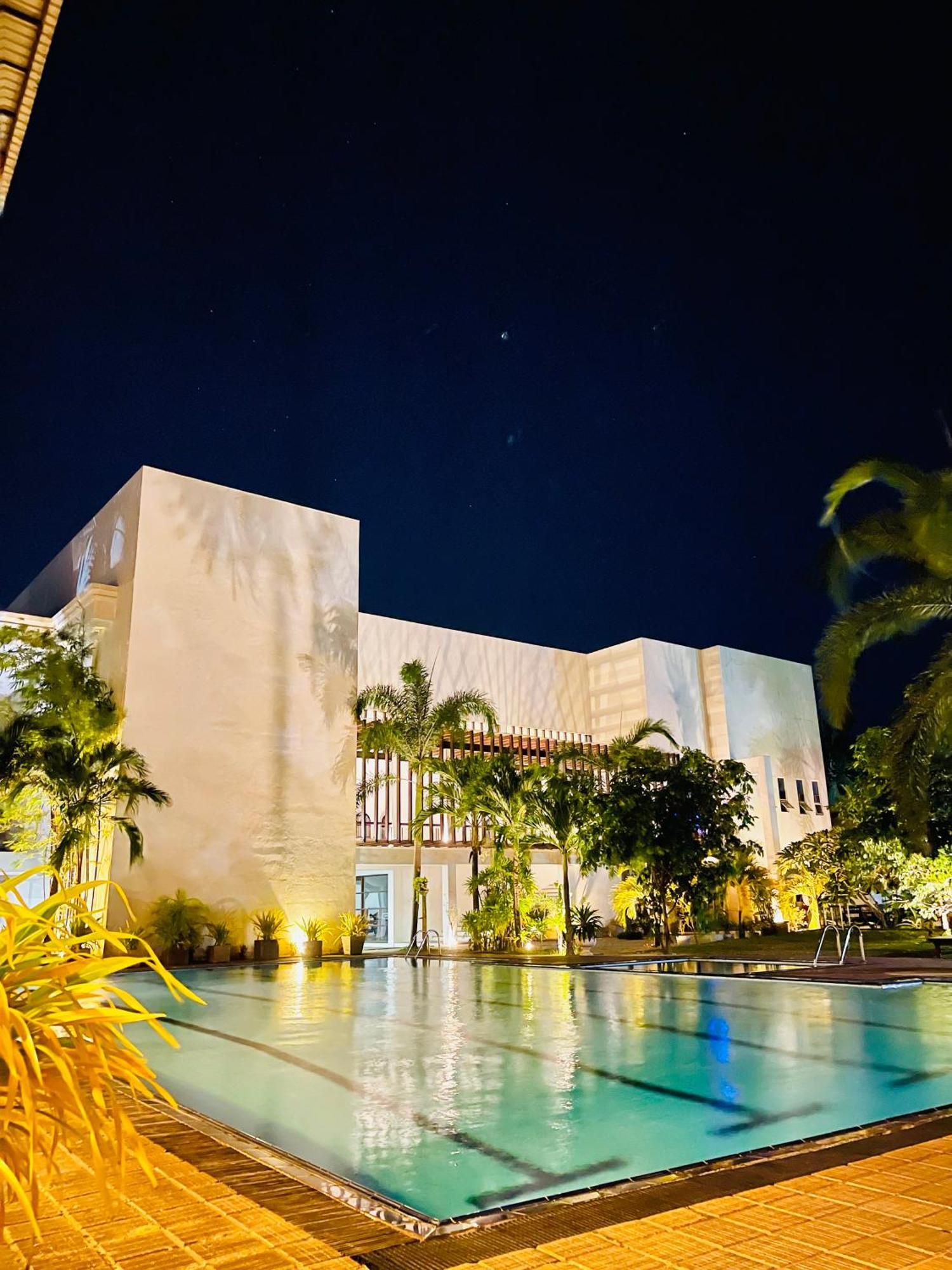Olanro Negombo Hotel Buitenkant foto